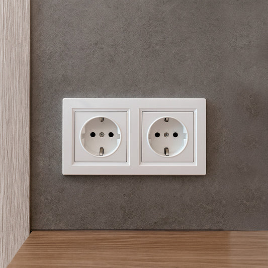 Nova kettős dugalj fehér kerettel