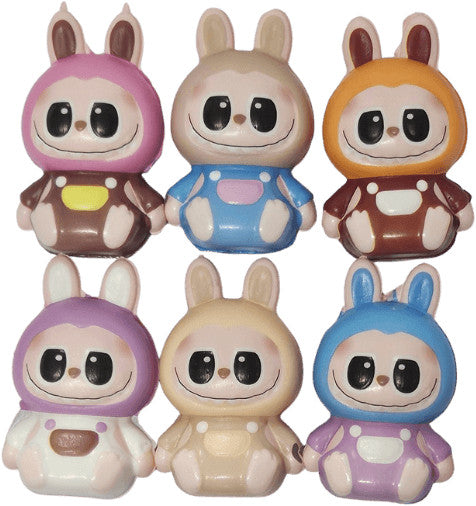 Labubu stresszlabda, squishy, kb. 9 cm magas, hálós tartóban