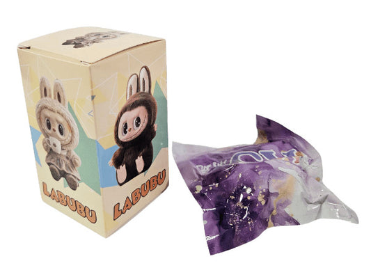 Meglepetés mini plüss plüssfigura, Labubu design, akasztóval, kb. 4x2,5cm