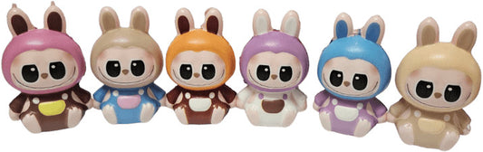 Labubu stresszlabda, squishy, kb. 9 cm magas, hálós tartóban